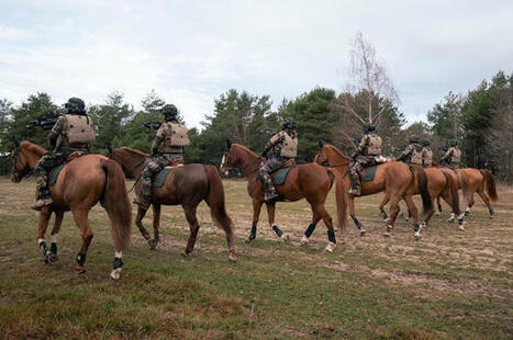 Le r&eacute;giment de cavalerie de la Garde r&eacute;publicaine s'est entra&icirc;n&eacute; au combat &agrave; cheval avec l'arm&eacute;e de Terre | DEFENSE NEWS | Scoop.it