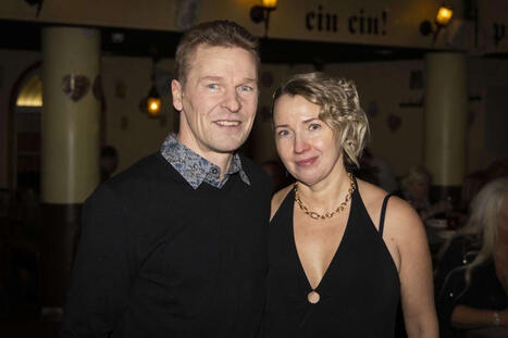 Toni Nieminen julkaisi paidattoman videon kokkaustreffeist&auml; Janet-rakkaansa kanssa &ndash; Janne Ahoselta hervoton kuitti | 1Uutiset - Lukemisen t&auml;hden | Scoop.it