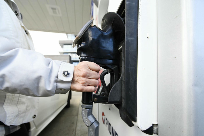 Inflation slows sharply to 1.7% in April as consumer carbon price ends | Financial Markets Report  - Transforming Money Into Wealth | Scoop.it