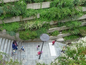 Paris' Elevated Park Predates NYC's High Line by Nearly 20 Years (and It's Prettier, Too) | Le BONHEUR comme indice d'épanouissement social et économique. | Scoop.it