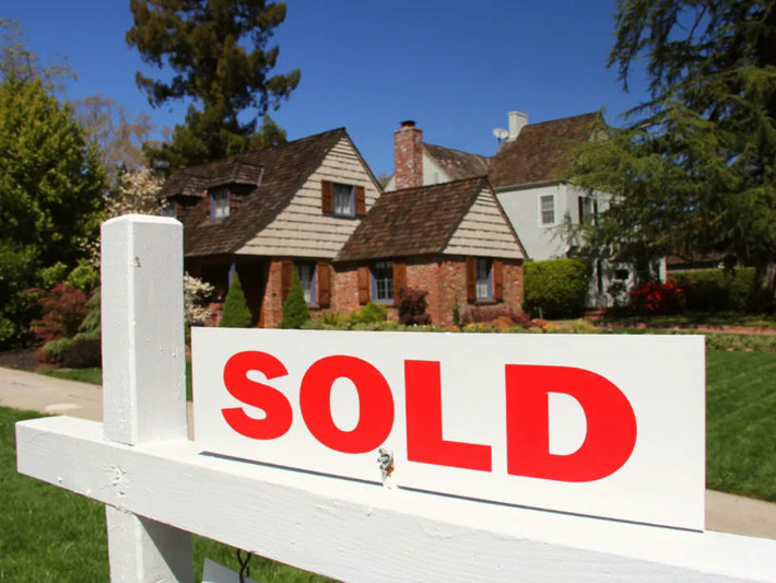Small Investors Drive Record Home Purchases in 2024 | Real Estate Report | Scoop.it