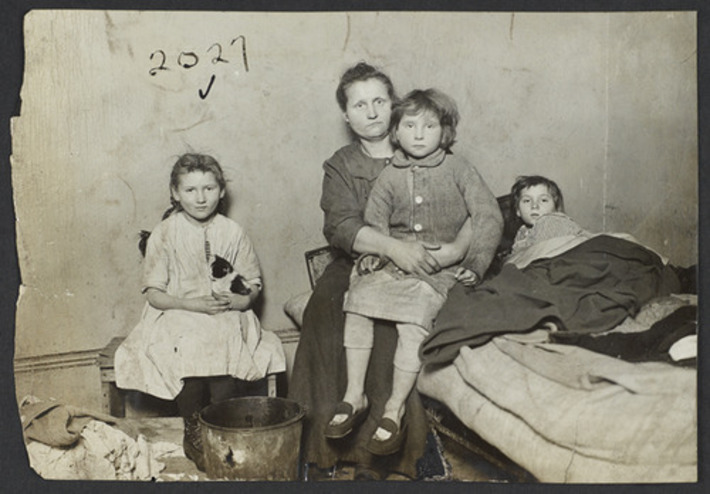 Photos of Tenement Families in New York, Early 1900s | Herstory | Scoop.it