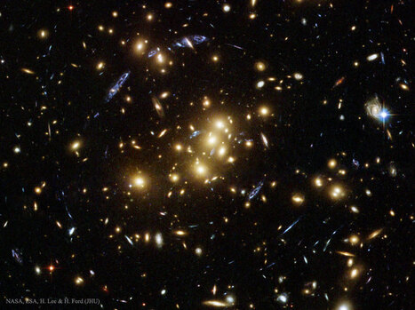 Un c&uacute;mulo gigante que tuerce y fragmenta las im&aacute;genes | Universo y F&iacute;sica Cu&aacute;ntica | Scoop.it