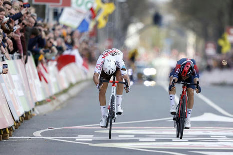Cyclisme. Le Français Benoît Cosnefroy battu sur le fil par Michal Kwiatkowski dans l’Amstel Gold Race | Cyclisme | Scoop.it