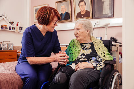 Lähihoitaja Eeva, 74, työskentelee yhä: "Työpäivän jälkeen teen kotihommiakin pirteämpänä" | 1Uutiset - Lukemisen tähden | Scoop.it