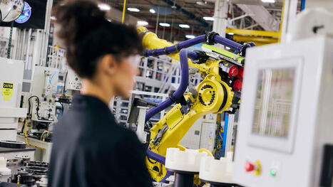 Meet BARB, The Robot That's A Glimpse At Future Jet Engine Assembly | DEFENSE NEWS | Scoop.it