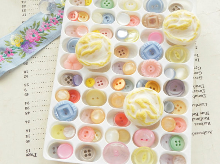70 vintage buttons spring pastel mix by dkgeneralstore on Etsy | Antiques & Vintage Collectibles | Scoop.it
