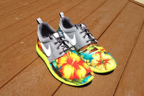 nike roshe run floral cyan