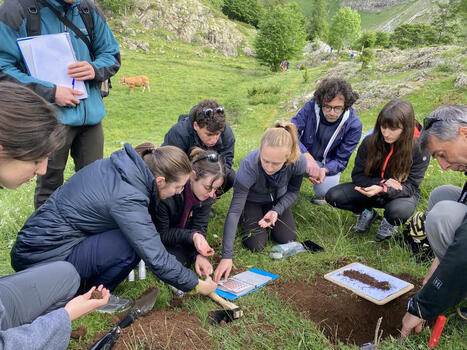 Des étudiants européens ont exploré la biodiversité des Pyrénées - La République des Pyrénées.fr | BABinfo Pays Basque | Scoop.it