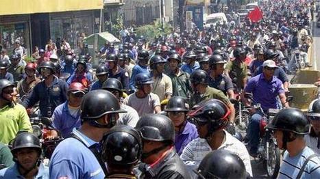 Info&hellip; #GranCaracas Motorizados inician protesta contra la restricci&oacute;n horaria de circulaci&oacute;n | Caracasos | Scoop.it