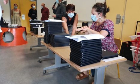 Angers : une remise de tablettes tactiles à l’école Jean-Jacques Rousseau de la Roseraie pour lutter contre la fracture numérique – | L'actualité des quartiers politique de la ville de Bretagne et Pays de la Loire | Scoop.it