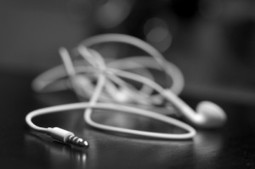 Physicists finally explain why your earphones are always tangled | tecno4 | Scoop.it