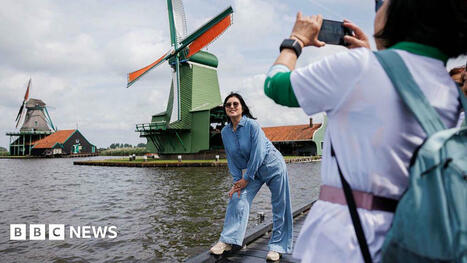 Zaanse Schans: The picturesque Dutch village set to charge tourists an entry fee | Microeconomics: IB Economics | Scoop.it