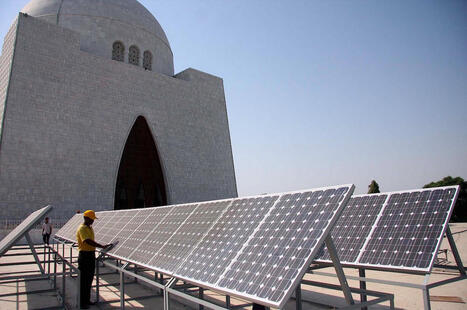 PAKISTAN: Solar revolution leans on workers toiling in extreme heat | ASIES | Scoop.it