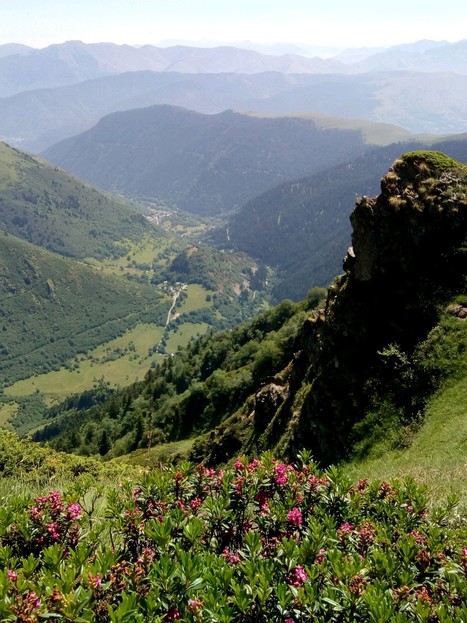 Aulon et les granges de Lurgues depuis la P&egrave;ne d'Ari&eacute;l&egrave;re | Vall&eacute;es d'Aure & Louron - Pyr&eacute;n&eacute;es | Scoop.it