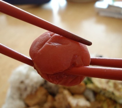 10 Chopsticks Taboos You Should Avoid | tsunagu Japan | The Asian Food Gazette. | Scoop.it