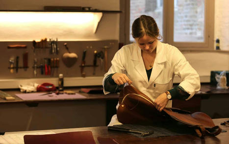 Un artisan sellier au Haras national du Pin | Métiers, emplois et formations dans la filière cuir | Scoop.it