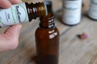 Cosmétiques : Recette pour fabriquer soi-même son anti-cernes bio | La Cabane aux Arômes | Scoop.it