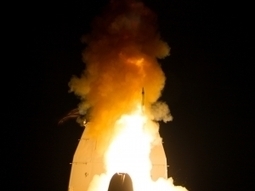D&eacute;fense antimissile : premier tir d&rsquo;essai pour Aegis Ashore - Air&Cosmos | DEFENSE NEWS | Scoop.it