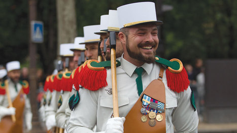 Pourquoi les l&eacute;gionnaires portent-ils la hache et le tablier ? - Dossiers - MYTF1News | L&eacute;gion Etrang&egrave;re | Scoop.it