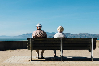 Les femmes vivent plus longtemps que les hommes, mais en moins bonne santé | Veille territoriale AURH | Scoop.it