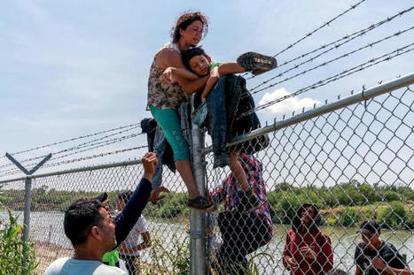 Migrants' perilous trip past buoys, razor wire to reach Texas - AFP | Operation Phobos | Scoop.it