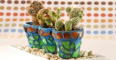 Centro de mesa con macetas decoradas con mosaico - Las Manualidades | A bit of everything | Scoop.it