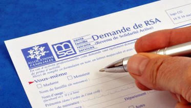 La réforme du RSA critiquée par le CNLE - Vie-publique.fr, mars 2025 | Veille informative du CDIR de Croix-Rouge Compétence Occitanie | Scoop.it