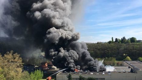 En Nord Is&egrave;re, un incendie accompagn&eacute; d'une fum&eacute;e impressionnante &agrave; l'usine Dickson de Saint-Clair-de-la-Tour | Risques industriels | Scoop.it