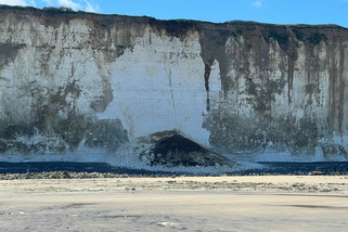 VIDÉO. "C'était impressionnant" : un spectaculaire éboulement de falaise capturé par un touriste | Veille territoriale AURH | Scoop.it