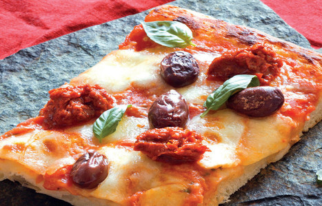 Ricetta Pizza con olive e 'nduja - La Cucina Italiana: ricette, news, chef, storie in cucina | La Cucina Italiana - De Italiaanse Keuken - The Italian Kitchen | Scoop.it