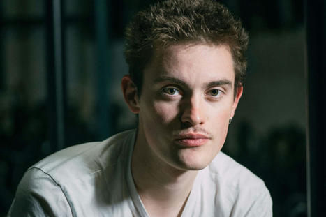 Maxime Thébault, un comédien au puissant magnétisme | Revue de presse théâtre | Scoop.it