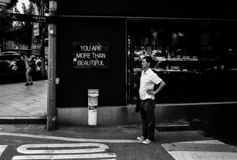Techniques for capturing people in the street – A WALK IN THE STREET | Photography by products | Scoop.it