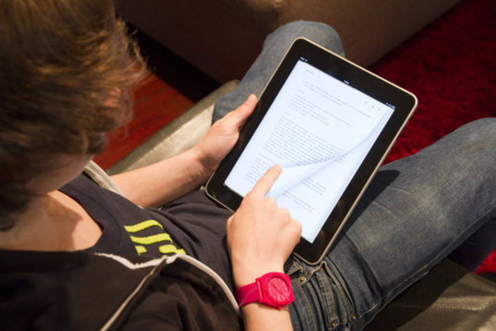 One Hour Of Extra Screen Time Drags Down Teenagers' Grades | The Health Report | Scoop.it