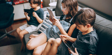 Faut-il limiter le temps d&rsquo;&eacute;cran des enfants ? Les p&eacute;diatres am&eacute;ricains revoient leur position | @ZeHub | Scoop.it