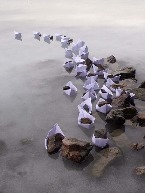 Slawek Matyjaszewski: Paper boats on the water | Art Installations, Sculpture, Contemporary Art | Scoop.it