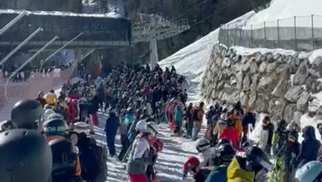 Les stations suisses font le plein de skieurs: Jusqu'à 1h30 en bas des télécabines: les pistes de ski sont prises d'assaut | Enjeux du Tourisme de Montagne | Scoop.it