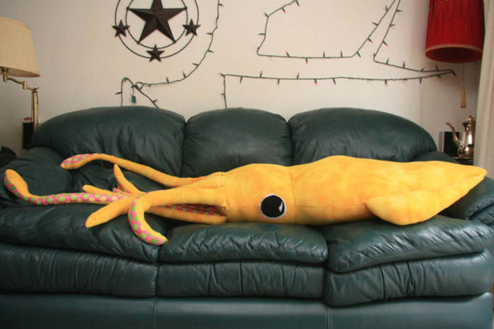 DIY 8-foot giant squid pillow | Walking On Sunshine | Scoop.it