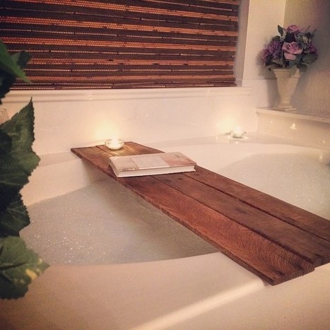 Simple Bathtub Tray Made From Recycled Pallet | 1001 Recycling Ideas ! | Scoop.it