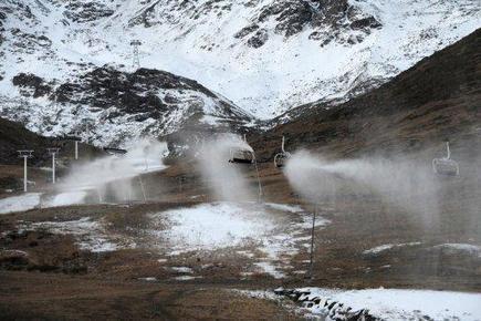 Les Alpes lancent leur saison sous la neige, mais sur fond de baisse des réservations | Club euro alpin: Economie tourisme montagne sports et loisirs | Scoop.it