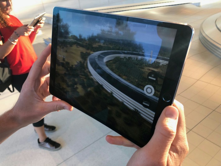 An amazing review of many new developments at Apple that all concern embedding digital into our 3D world - and it goes way beyond #AR and #VR via Robert Scoble | WHY IT MATTERS: Digital Transformation | Scoop.it