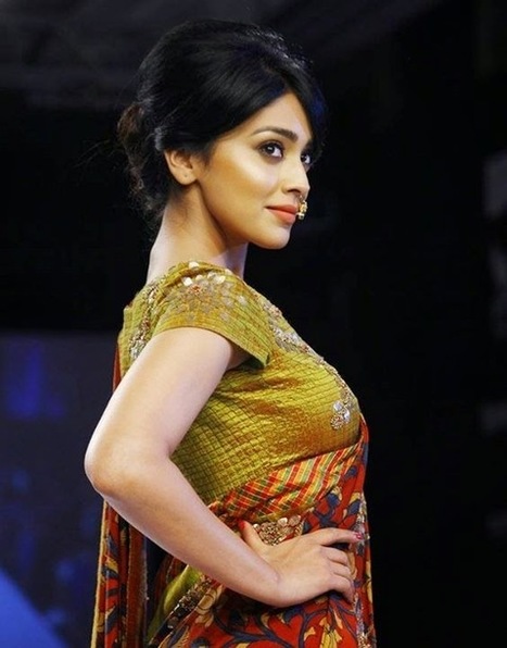 Shriya Saran in Saree @ Lakme fashion Week LFW Winter Festive 2014 Ramp walk, Actress, Indian Fashion, Tollywood | Indian Fashion Updates | Scoop.it