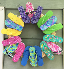 Craft a flip-flop wreath for your summer garden | Upcycled Garden Style | Scoop.it