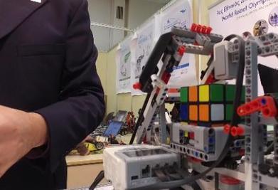 Τα ρομπότ, λύνουν κύβους του rubik και παίζουν με τα μικρά παιδιά, στην PATRAS IQ 2017 | Εκπαιδευτική Ρομποτική & STEM | Scoop.it