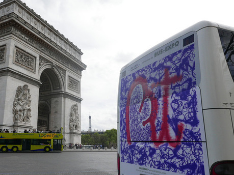 L&rsquo;id&eacute;e lumineuse du jour : exposer des oeuvres d'art &agrave; l&rsquo;arri&egrave;re des bus | Innovations, Initiatives dans le Tourisme et l'Evenementiel | Scoop.it
