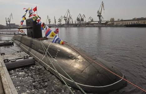 Sous-marins russes Projet 677 (sans AIP) : le 2ème (Kronstadt) mis à l'eau en 2015 - le 3ème n'est pas encore signé | Newsletter navale | Scoop.it