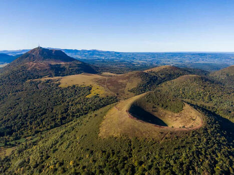 Il y aurait du magma sous les volcans d’Auvergne ! | Essentiels et SuperFlus | Scoop.it