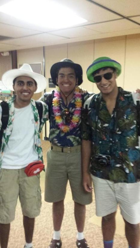 Nikhil Dole sur Twitter : "The three most stereotypical Indian tourists http://t.co/mdcaJe18R8" | Indian Travellers | Scoop.it