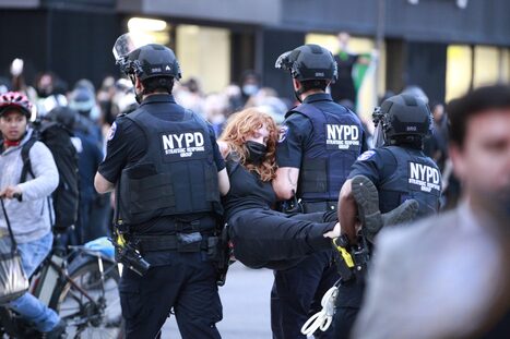 Arrests Follow ICE Protests as New Yorkers Demonstrate in Solidarity With LA Activists | THE CITY — NYC News | Industry 411 - Waste Management | Scoop.it