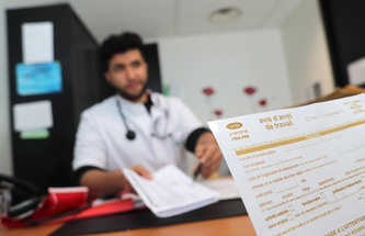 Un mois d&rsquo;arr&ecirc;t pour une premi&egrave;re prescription&nbsp;: ce que pr&eacute;voit le gouvernement pour contr&ocirc;ler les arr&ecirc;ts maladie | Actus du jour - 15 avril  2026 | Scoop.it